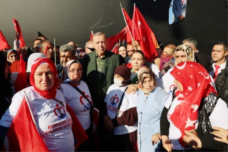Erdoğan, Diyarbakır anneleriyle buluştu