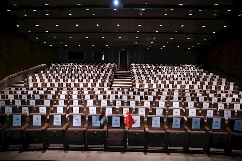 Sinema koltukları Gazze’de şehit olan çocuklara ayrıldı