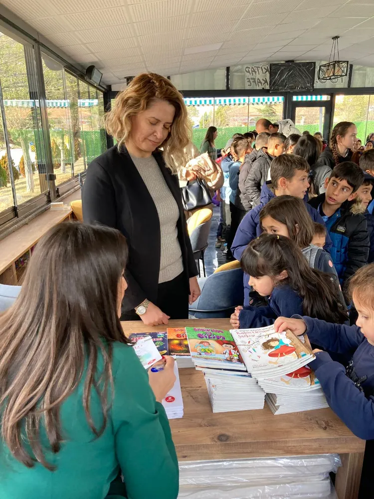 Çocuklara ‘Şiir Tadında Masallar’’