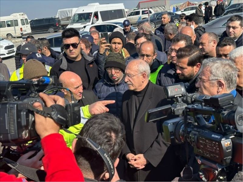 Genel Başkan Kılıçdaroğlu, İzmir Büyükşehir Belediyesi’nin kurduğu çadır kenti ziyaret etti