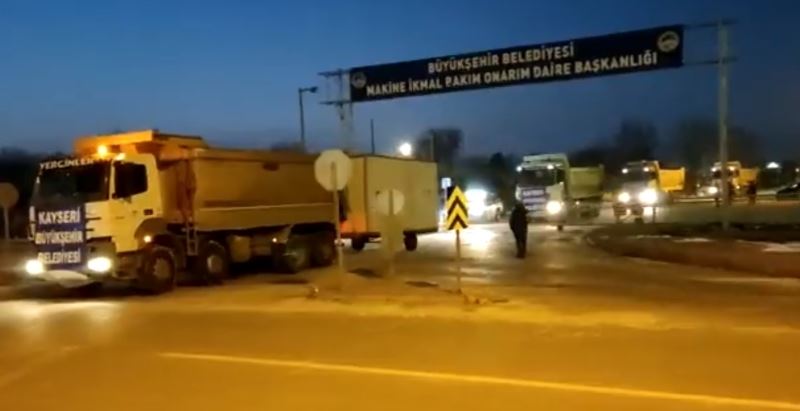 Kayseri Büyükşehir’den Deprem Bölgesine 5 Kamyon, 1 Pikap ve 1 Karavan Daha Sevk Edildi