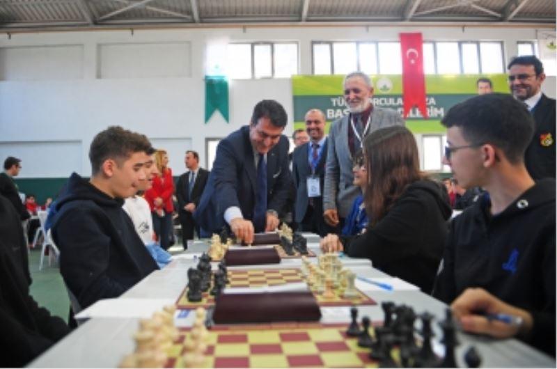 Satranç Turnuvasında İlk Hamle Dündar’dan