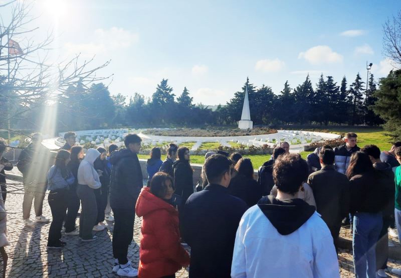 Depremde yardım gönüllüsü olan gençler Çanakkale’de