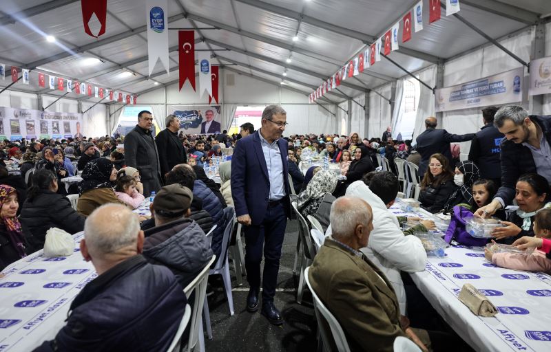 Binlerce vatandaş Eyüpsultan’da dev iftar sofrasında buluşuyor