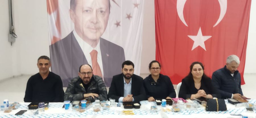 Ak Parti Mahalle Teşkilatı İftar Yemeği Düzenledi