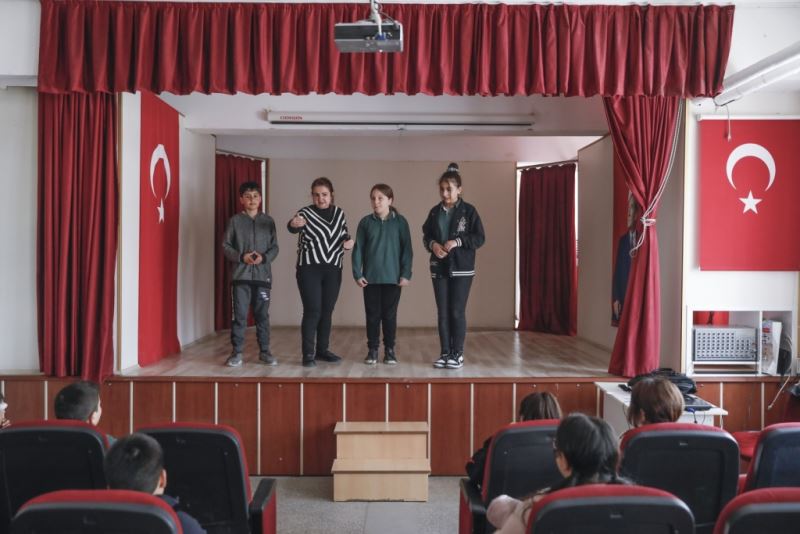 Depremzede Öğrencilere Yönelik Drama Etkinlikleri Sürüyor