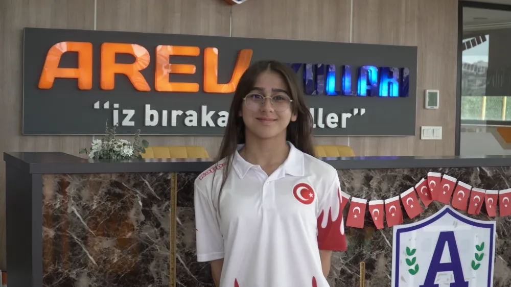 AREV Okulları öğrencisi Paletli Yüzmede Dünya 3. oldu