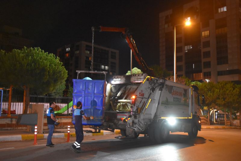 Gece geç saatlere kadar temizlik sürüyor