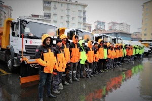 ÜMRANİYE BELEDİYESİ EKİPLERİ OLASI KAR YAĞIŞINA KARŞI HAZIR