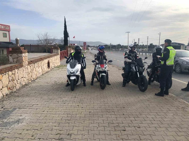 Aydın İl Jandarma Komutanlığı Ekiplerince Didim’de Motosiklet Sürücüleri Bilgilendirildi