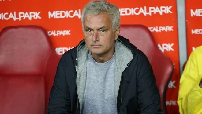 Fenerbahçe Teknik Direktörü Jose Mourinho, Samsunspor maçı sonrası açıklamalarda bulunuyor.