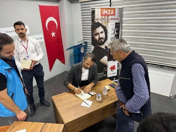 Karayün Tüyap Kitap Fuarı’nda Okurlarıyla Buluştu