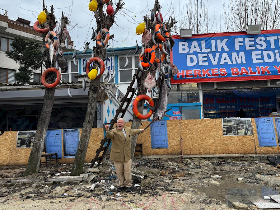 Balıkçı Kenan, Beylikdüzü Balıkçılar Çarşısında Ekrem İmamoğlu’nun engeline takıldı. Sokağın kapatılması halk ve esnafı mağdur etti.