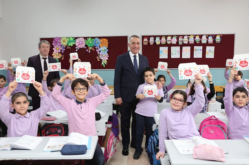 Sultangazi Belediyesi’nden Öğrencilere RitimUs Hediyesi