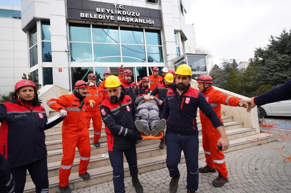 BEYLİKDÜZÜ BELEDİYESİ’NDEN DEPREM TATBİKATI