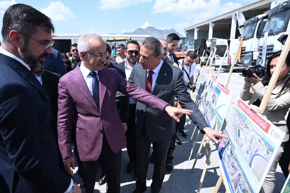 Ulaştırma ve Altyapı Bakanı Uraloğlu, Tatvan Çevre Yolu İnşaatını Yerinde İnceledi