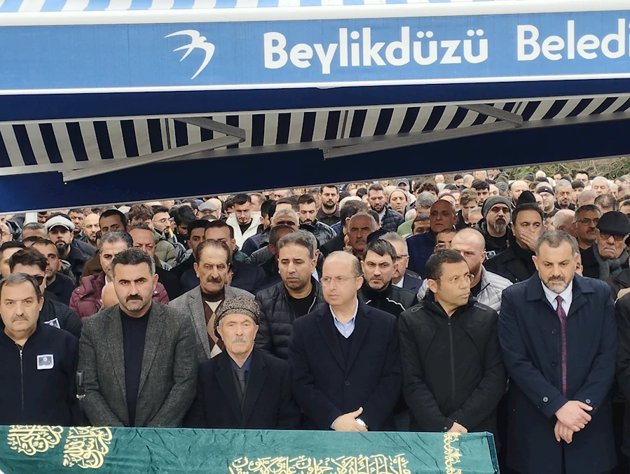 Beylikdüzü Fatih Sultan Mehmet Camii'nde düzenlenen Ahmet Arda Akan'ın cenaze töreninden bir kare.