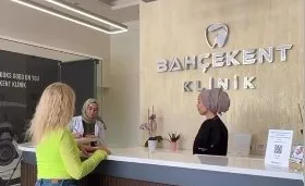 “Bahçekent Klinik’te Esra Demiryürek ve ekibi, diş sağlığına güleryüzlü ve profesyonel yaklaşım sunuyor.”