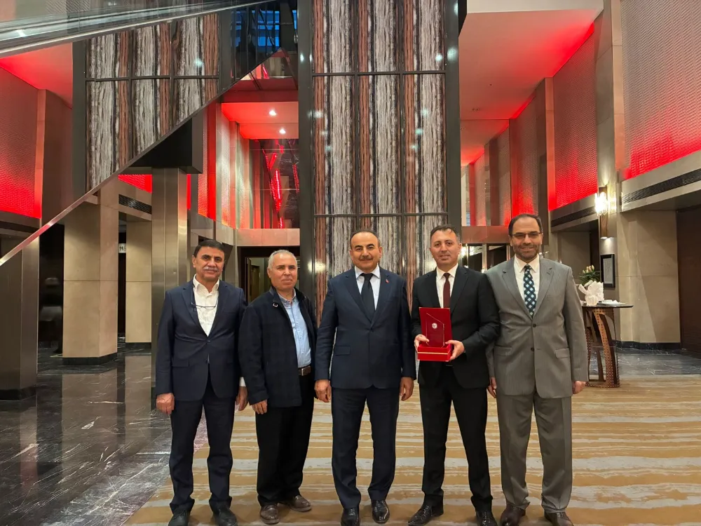 Eczacılık Biliminin Gururu: Prof. Dr. İsmail Öçsoy’a 2025 TEB Bilim Ödülü