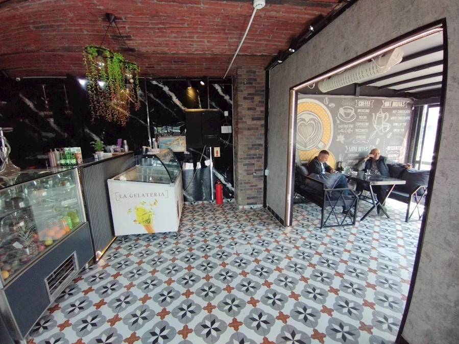 Bahçekent Rose Cafe iç mekandan bir görüntü – nargile ve kahve keyfiyle dolu bir atmosfer