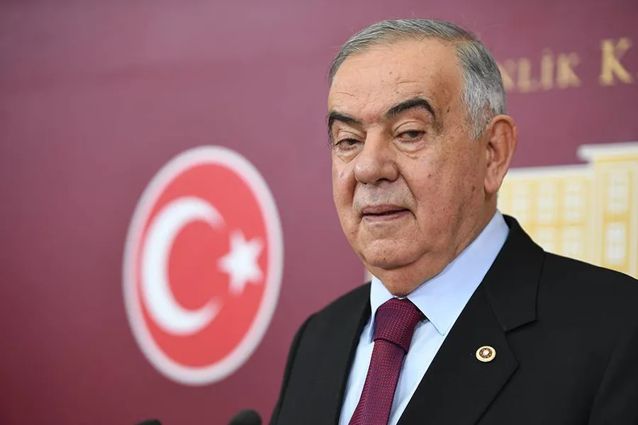 Demokrat Parti İzmir Milletvekili Haydar Altıntaş, emekli maaşlarında enflasyon farkının yarısının telafi edilmesini öngören kanun teklifine ilişkin açıklama yaparken.