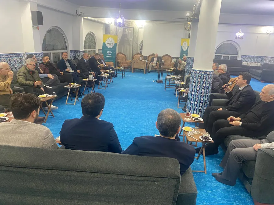 İstanbul Gümüşsuyu Caddesi’ndeki Dalgıç Vakfı Faaliyet Merkezi’nde düzenlenen Maarif Platformu iftar programında akademisyenler ve eğitimciler Türkiye’nin eğitim meselelerini konuşmak üzere bir araya geldi.