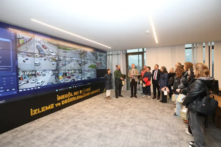 İspanyol Heyet İnegöl'de Nöbetçi Kitaphaneyi İnceledi