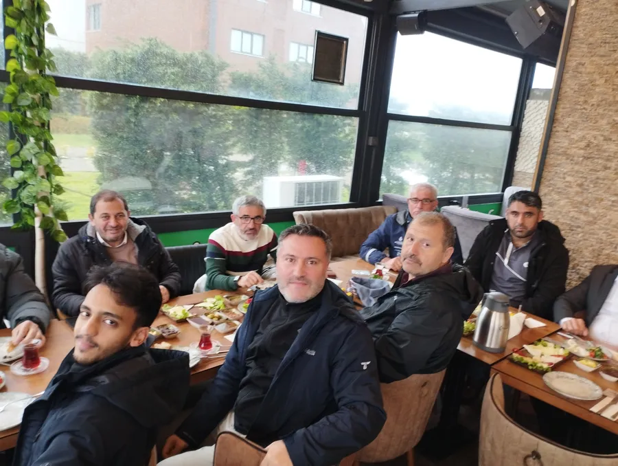 Bahçekent’te düzenlenen istişare toplantısında cami faaliyetleri, gençlik eğitimi ve ümmet bilinci üzerine bir araya gelen katılımcılar, birlik ve sorumluluk mesajı verdi.