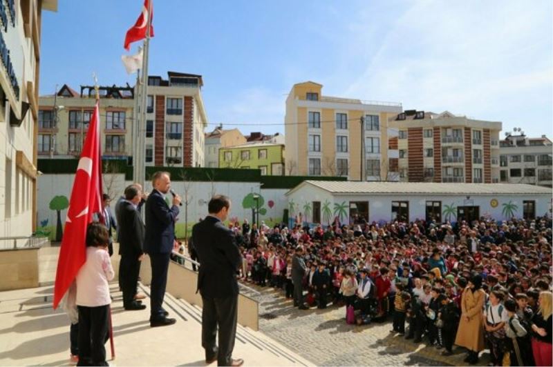 Okullarimizin bahçesinde Istiklal Marsi’miz okunacak