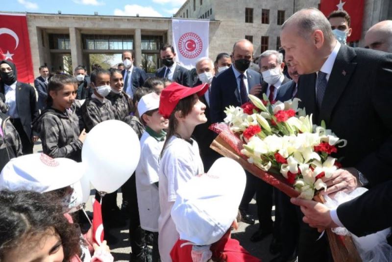 Cumhurbaskani Erdogan çocuklarla bulustu