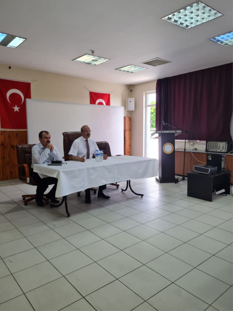 Prof. Dr. Mustafa Böyükata,  çalisanlariyla söylesi gerçeklestirdi